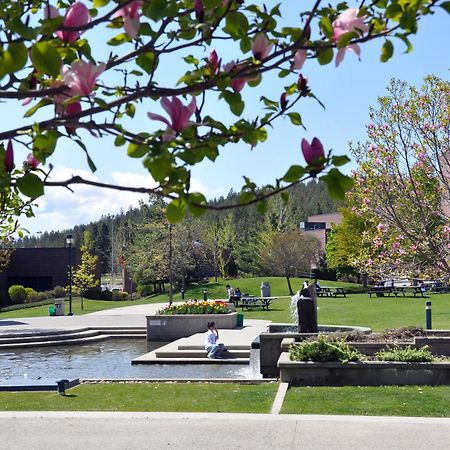 Ubc Okanagan Campus Ostello Kelowna Esterno foto